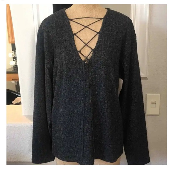 Sweatshirt with ties - Picture 2 of 5